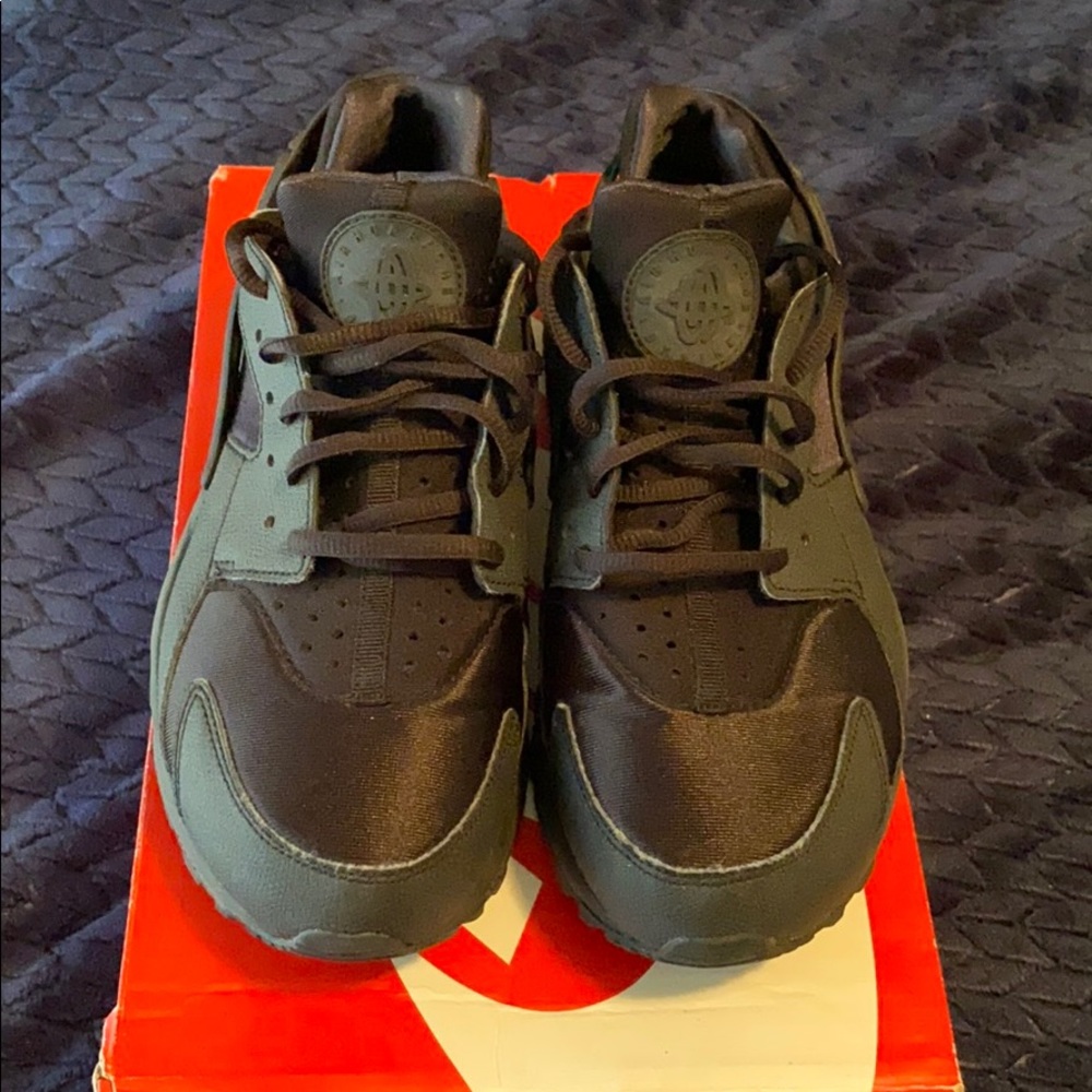 Black Nike Huarache sneakers